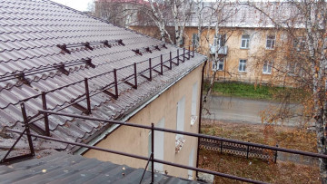 работы по очистке водостоков, водоприемных воронок наружного водостока, желобов от листвы и прочих загрязнений