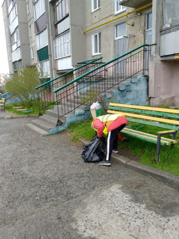 Урны у подъездов